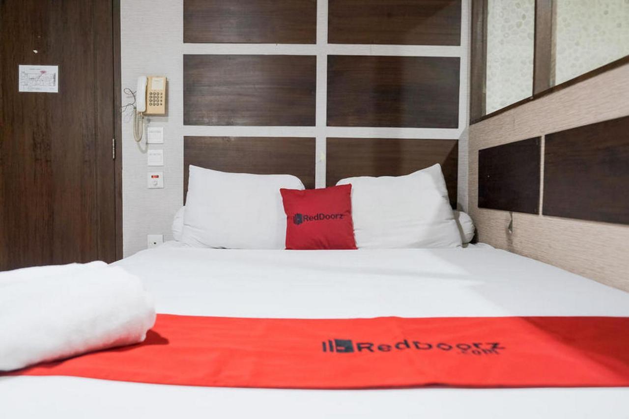 Hotel RedDoorz near Waterboom Lippo Cikarang Zewnętrze zdjęcie